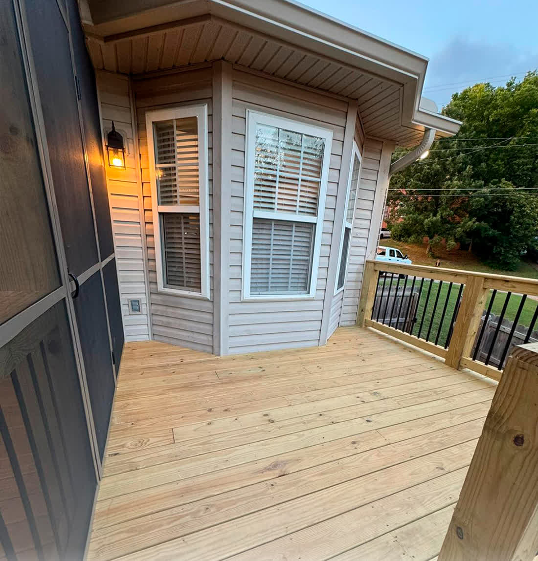 Finished deck with metal balusters