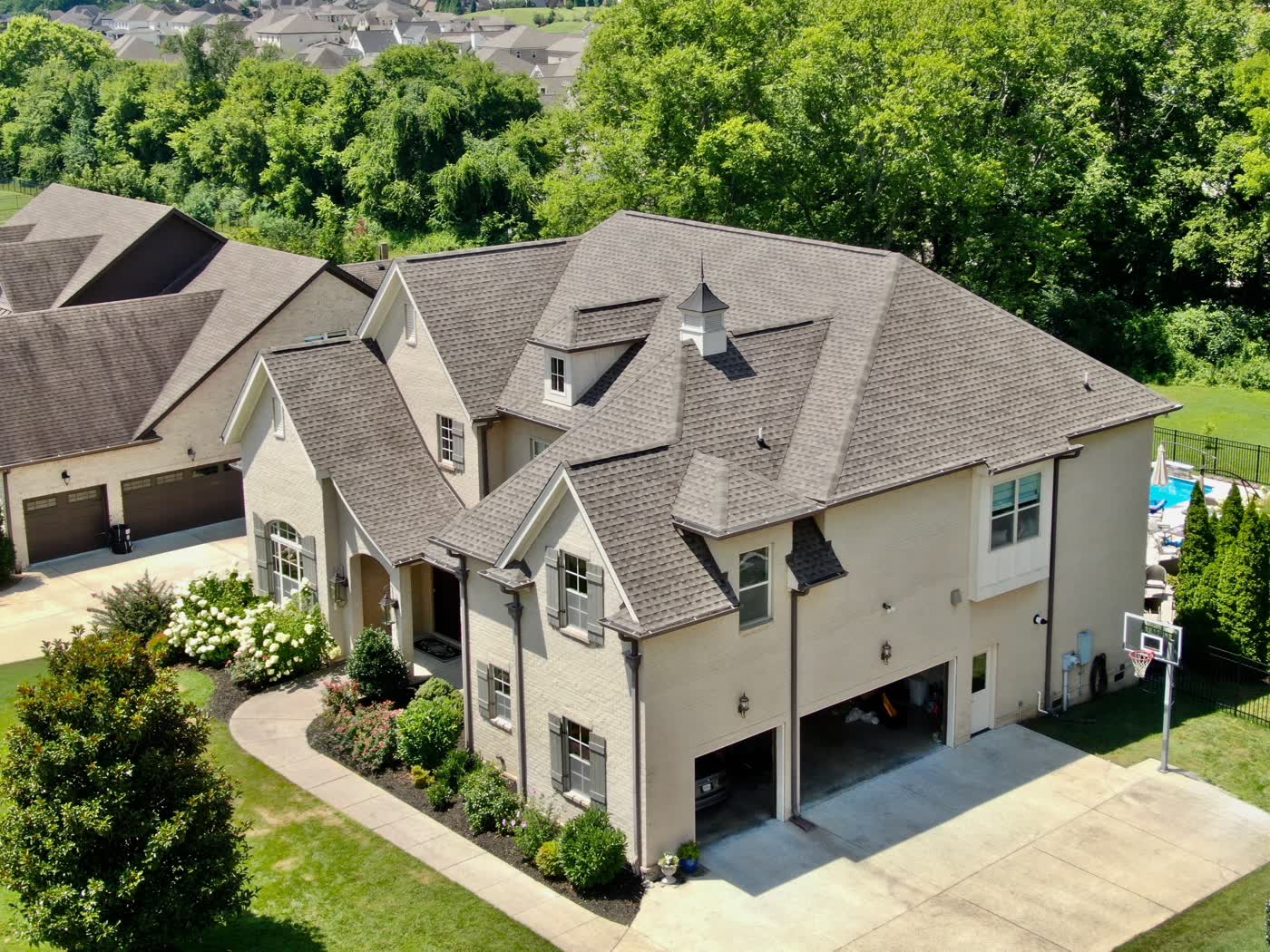 Completed architectural shingle roof on a Middle Tennessee home